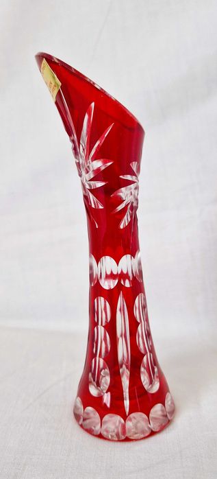 Elegancki Rubinowy Kryształ 24% PbO – Wazon Crystal – Ręczny Szlif