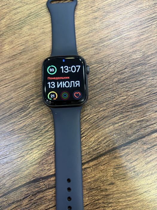 Apple watch SE 44 (MKQ63)