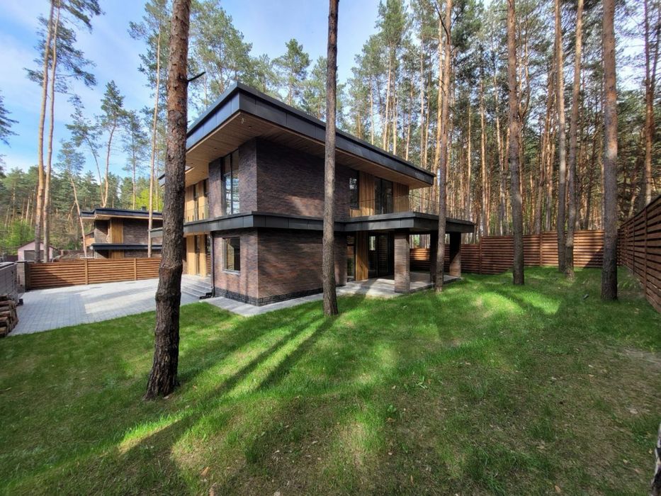 Люксовий будинок в оточені соснового лісу, Білогородка