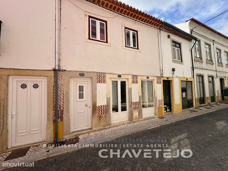 Prédio para recuperar no centro histórico de Tomar.
