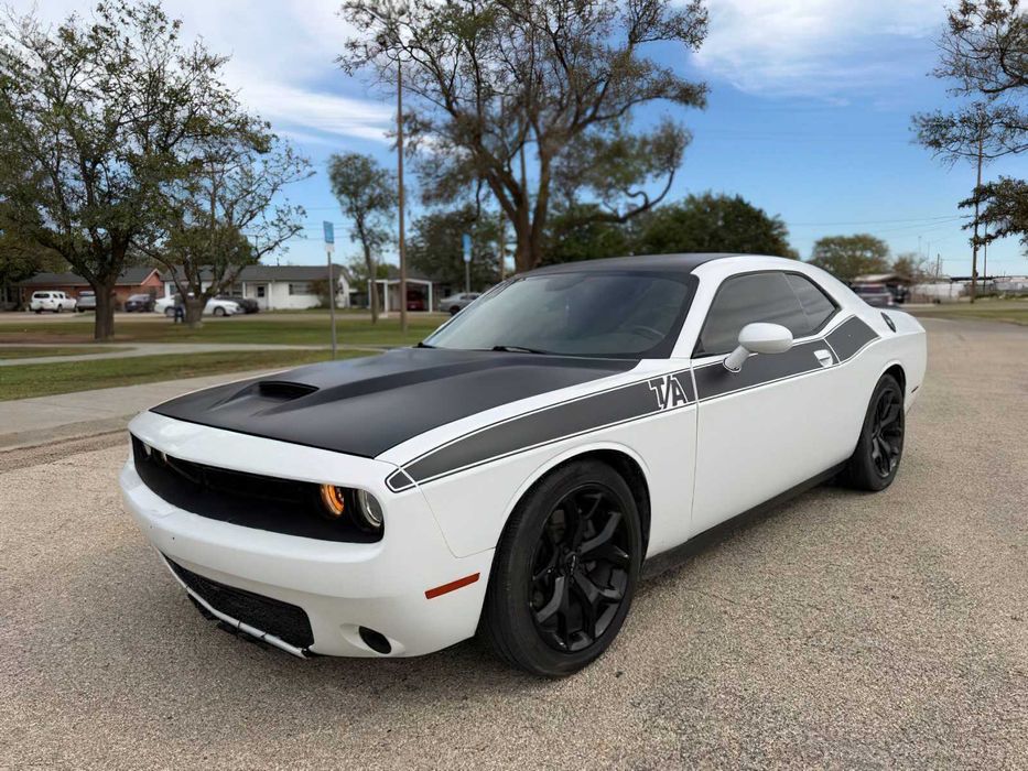 Dodge Challenger      2017