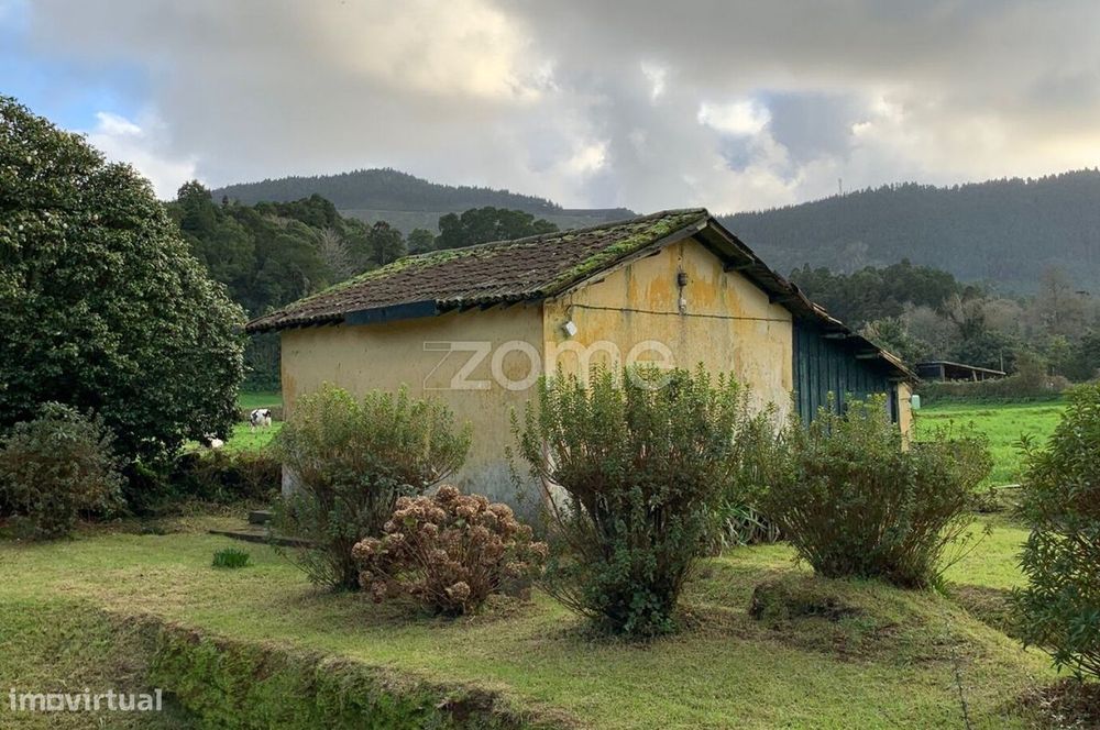 Propriedade Singular na Lagoa das Sete Cidades