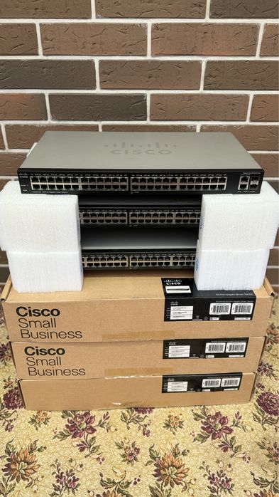 Коммутатор Cisco SB SG200-50, TP-Link.
