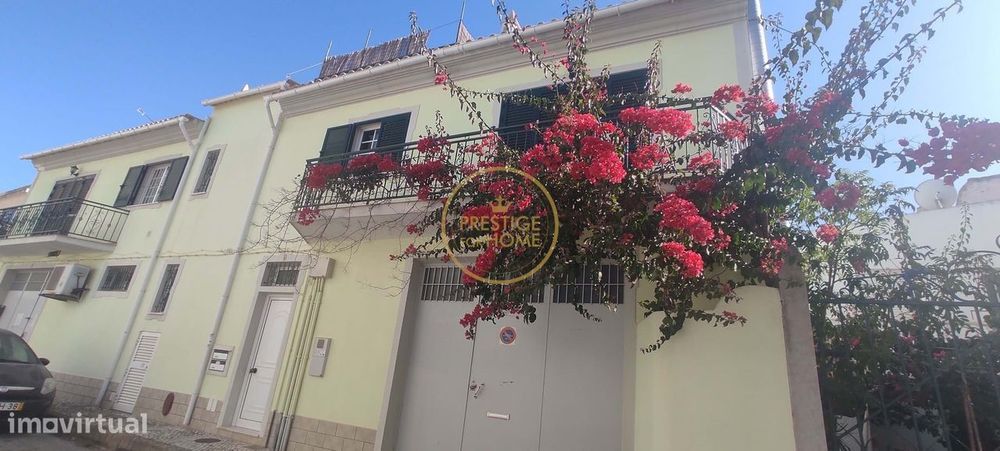 Apartamento, 3 quartos, terraço para refeições, zona central de Loulé