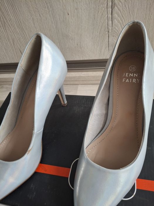 Buty różne wyprzedaż