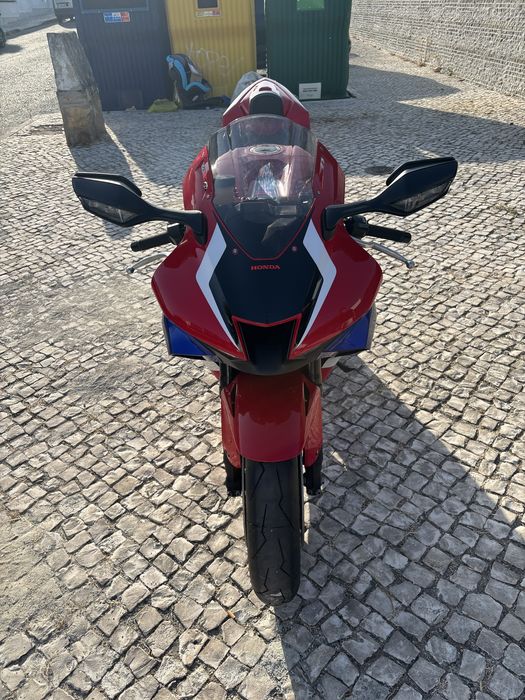 Honda CBR 1000 RR- R Fireblade
