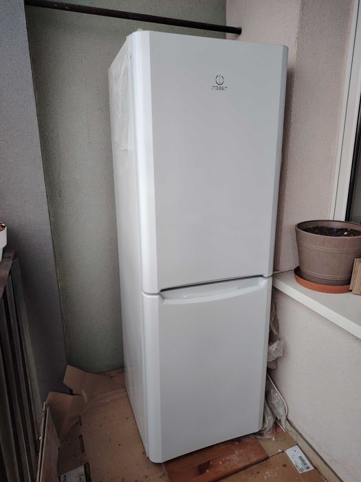 Sprawna używana lodówka Indesit