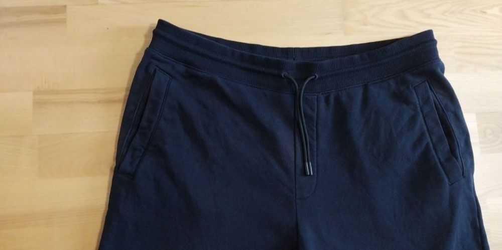 Продам Шорти Hugo Boss (оригінал) темно синiй  колip cotton  100%