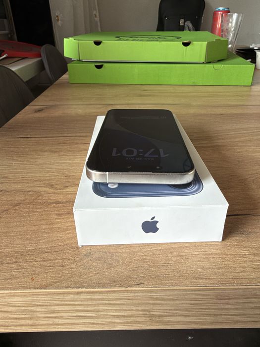 Iphone 15 Pro 256GB  87% baterii
