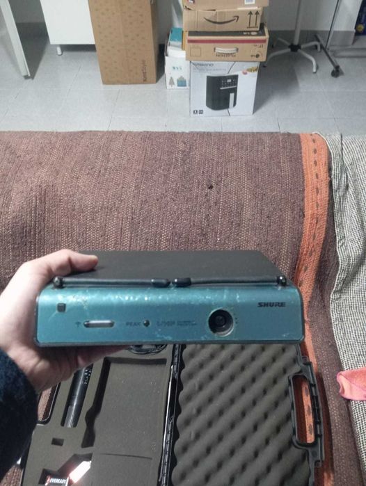Microfone Shure + Emissor de Sinal + Maleta