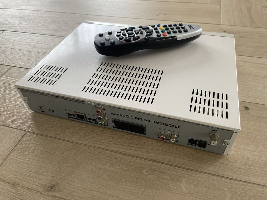 Tuner satelitarny nbox BSKA ITI-5800s enigma swietny stan KOMPLET