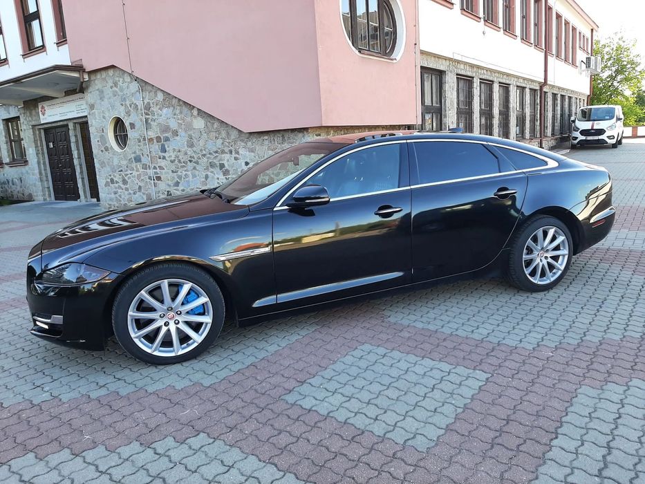 Jaguar XJ