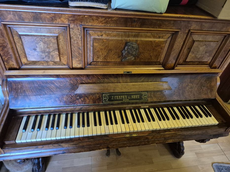 Pianino zabytkowe