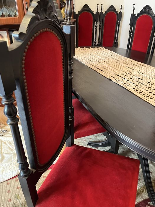 Mesa clássica + 8 cadeiras