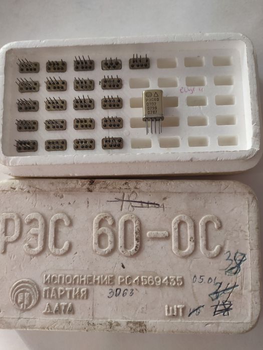 Радіодеталі, транзистор, тиристор, резистор, реле.