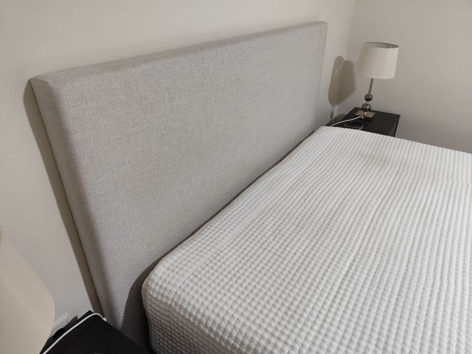 Cama de casal com pouco uso