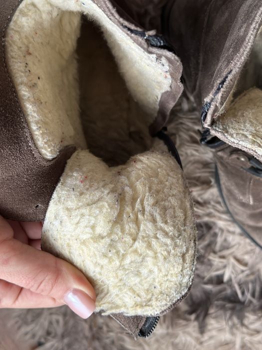 Зимові жіночі ботинки із натуральної замші шоколадного кольору