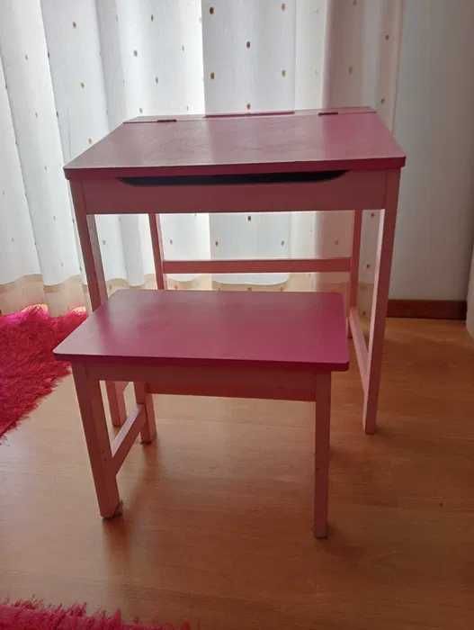 Escrivaninha Menina