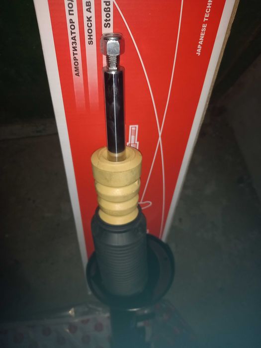 Задние,,передние стойки на мазда 323ВF