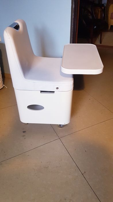 Fotel,krzesło kosmetyczne dla dzieci- Essie.