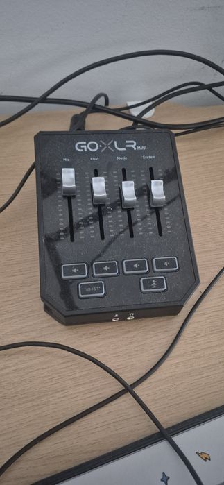 Vendo microfone AT2040 + braço da streamplify + Go Xlr mini