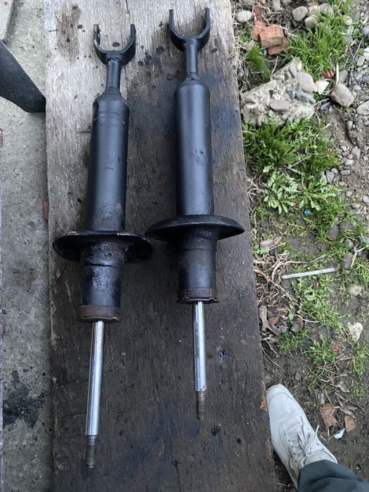 Амртизатор передній Volkswagen Passat B5+ Пассат Б5 Пассат