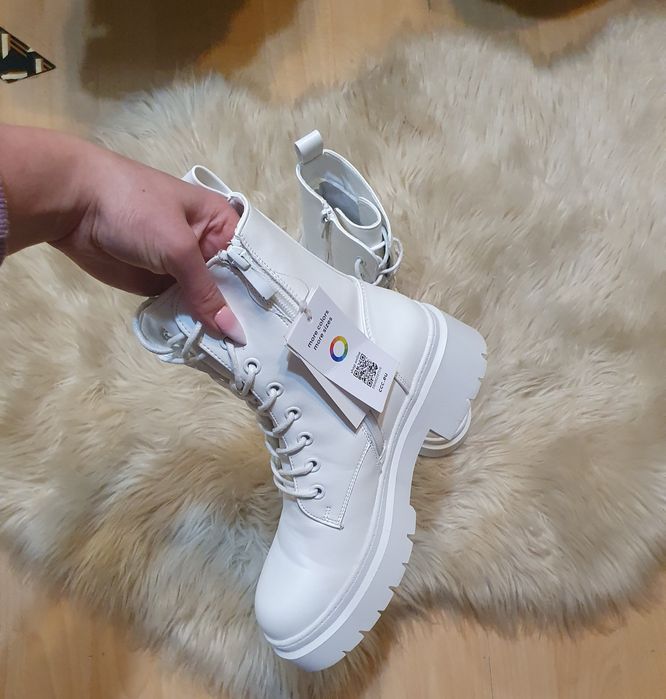 Nowe białe buty/botki CCC