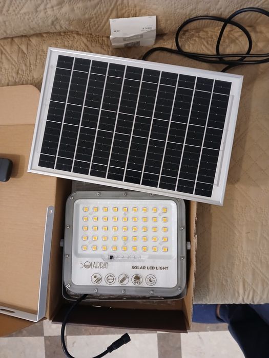 Vendo projectores c/painel solar 100w