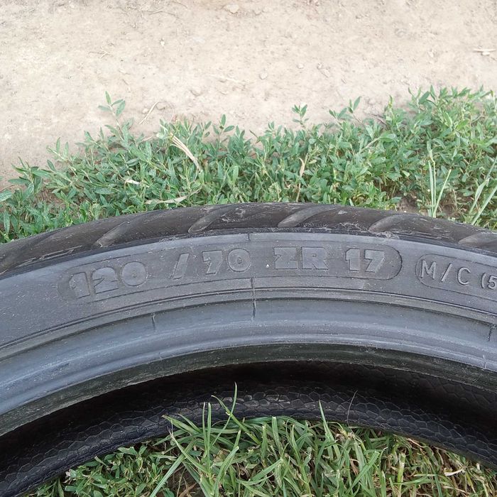 Oddam opony motocyklowe PIRELLI I MICHELIN