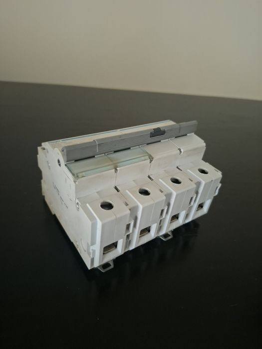 Disjuntor Hager HMD499 125A 4P Curva D 15kA