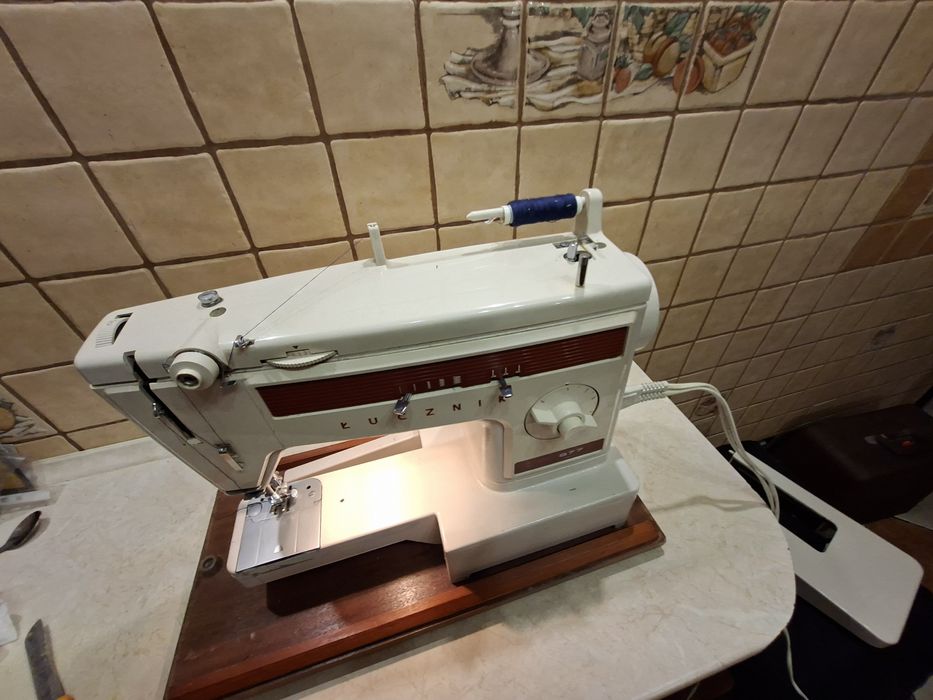 Maszyna do szycia łucznik  877
