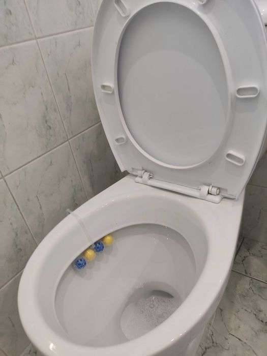 WC kompakt pionowy