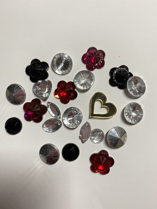 Нашивки для одягу біжутерія