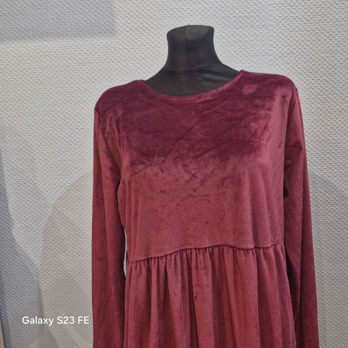Bordowa sukienka uniwersalny