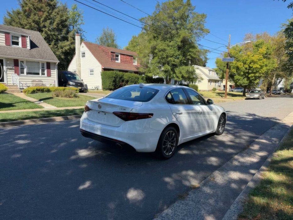 Alfa Romeo Giulia      2018
