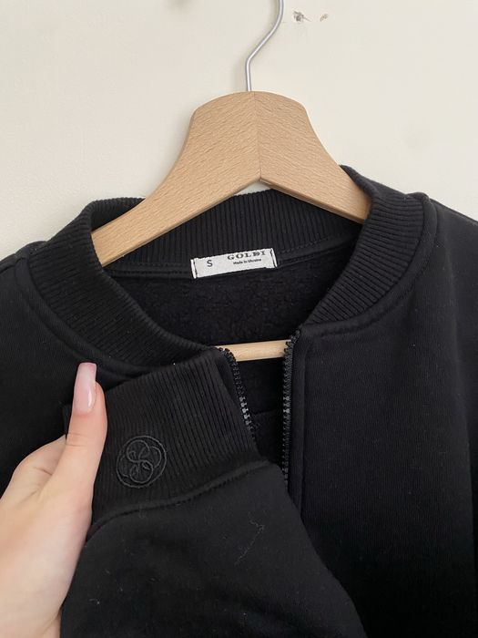 Жіноча кофтинка