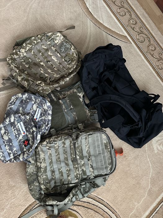 військова куртка, бронижелет, взуття, рюкзак, сумка, медичний підсумок