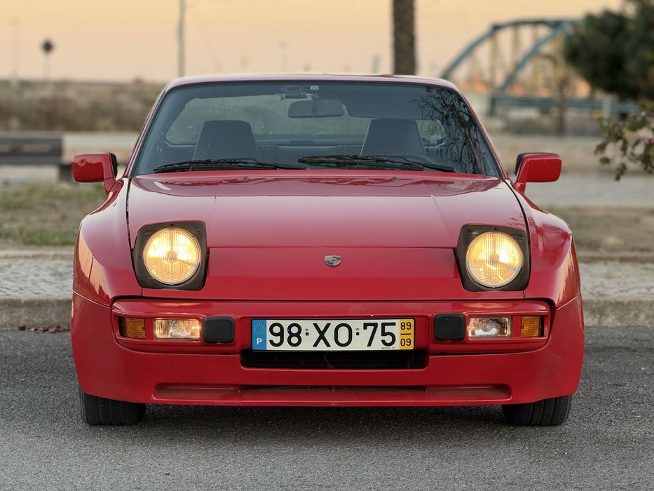 Porsche 944