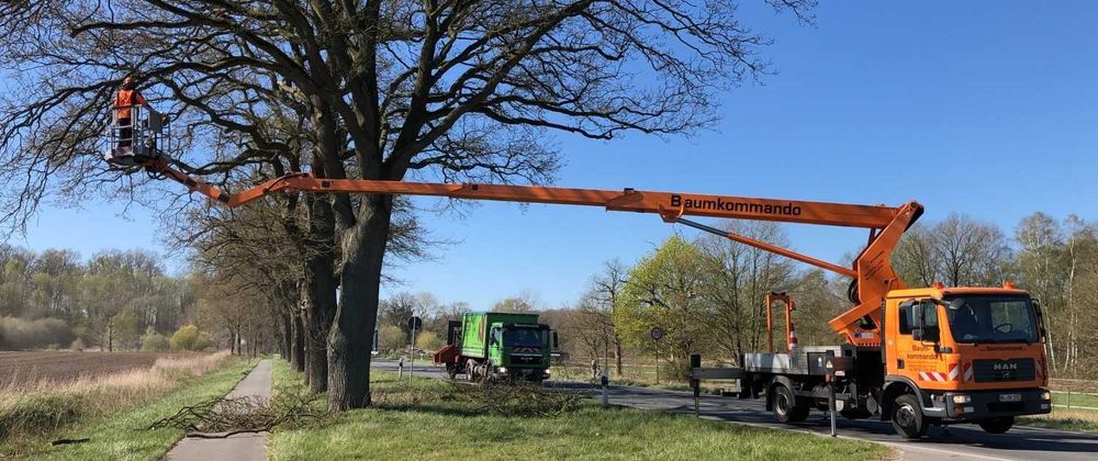Wynajem podnośników na samochodzie do 48 m .