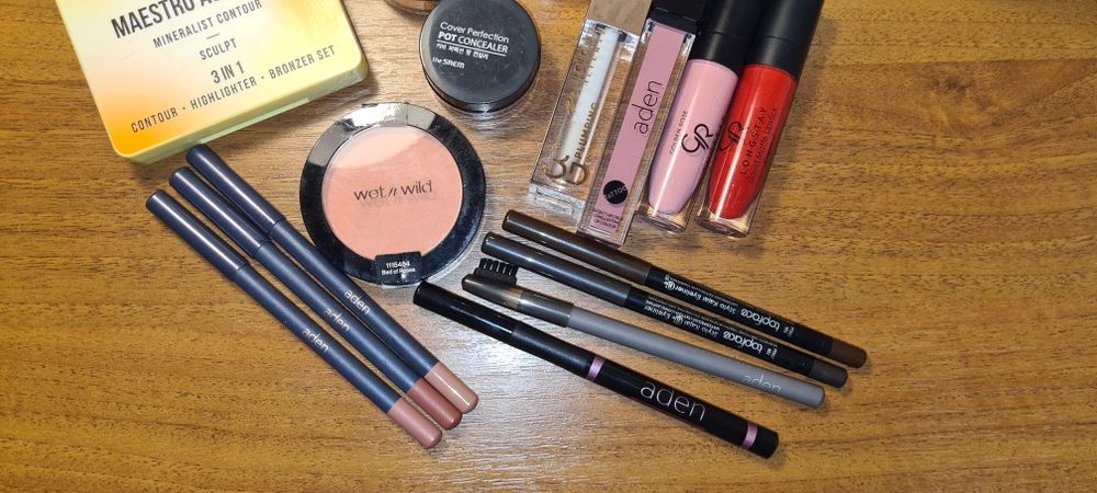 Косметика для макіяжа  візажиста