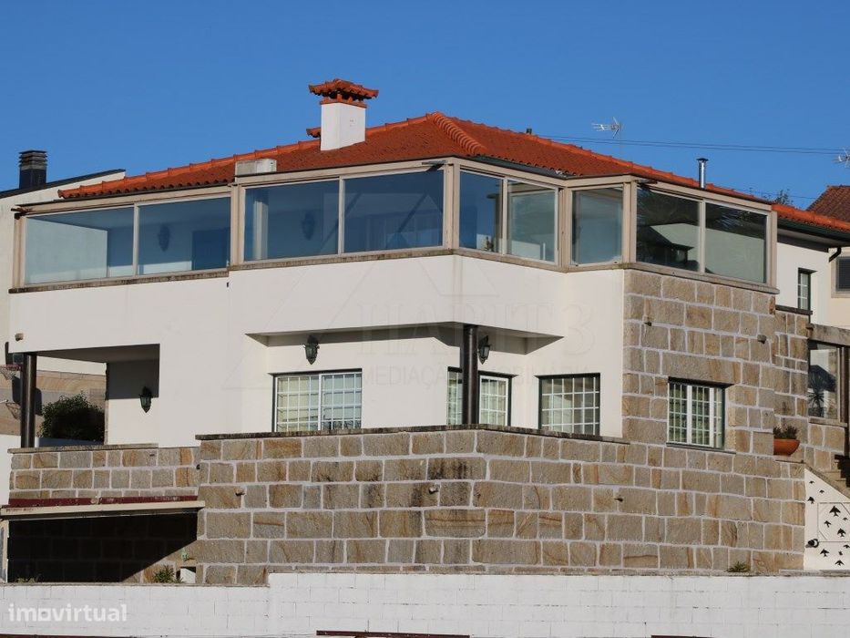 Moradia Exclusiva com Piscina