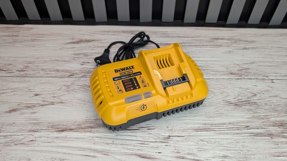 Зарядка DeWalt DCB118  18V/58V 20V/60V FlexVolt 220V
