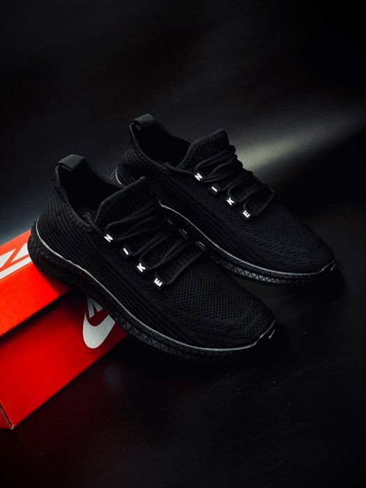 Кроссовки УНИСЕКС черные сеточка размер от 35 до 44 размера  Nike