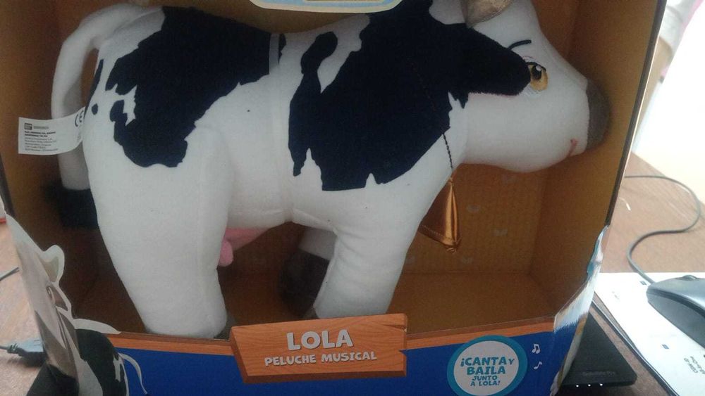 Peluche Musical Vaca Lola La Granja de Zenon Bandai