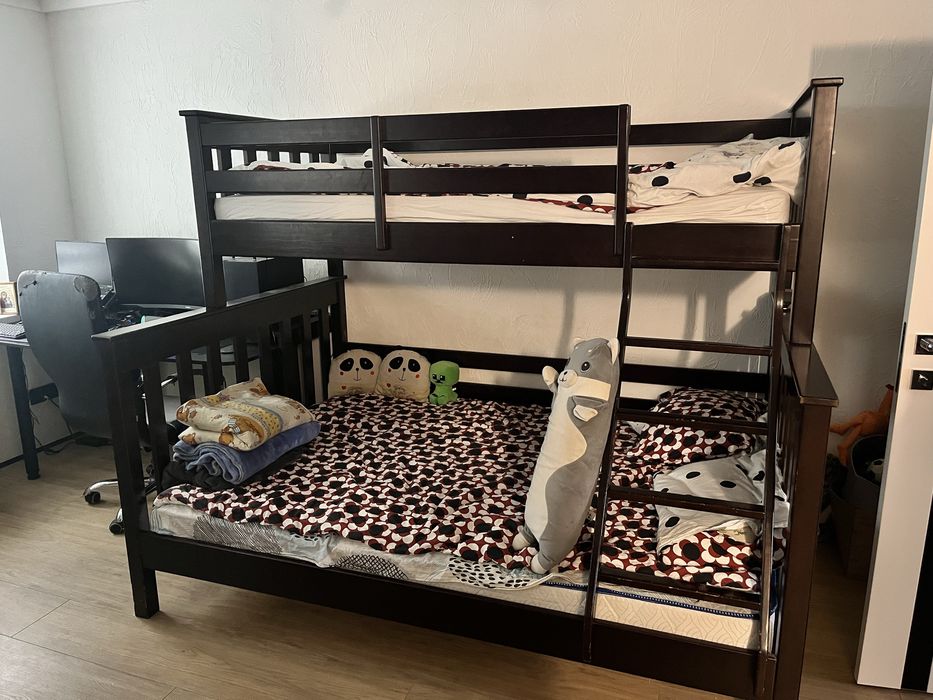 Ліжко дитяче-сімейне двоярусне з матрасами