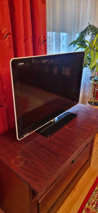 Sharp Aquos telewizor model lc32le320e