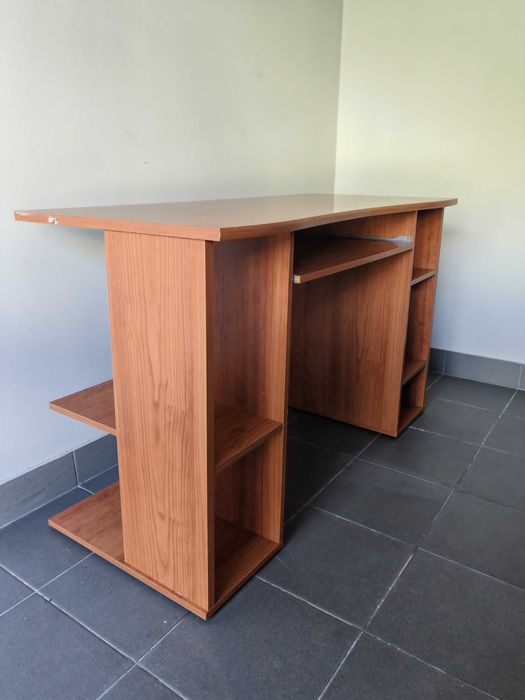 Secretária de Computador com Prateleiras | 130x76x55 cm