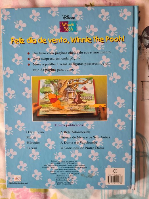 Livro infantil "Feliz dia de Vento, Winnie the Pooh!" da Disney