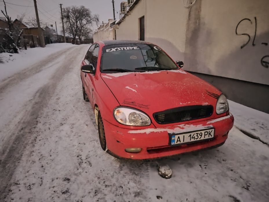 Продам Ланоса 
Технічно справний 
Газ/бензин (газ вписаний)
Є кілька коцків по кузову не критично
На криші полізла фарба здирається без пошкоджень основної фарби красили до мене ( немає часу займатись)
На ходу кожен день 
Робити нічого не потрібно сів поїхав що на газу що бензині
З документами порядок переоформляється 
Страховка дійсна до вернсня
Причина продажу пішов служити 
Всі деталі за телефоном