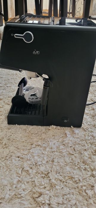 Продам кавоварку Delonghi EPC 31.21